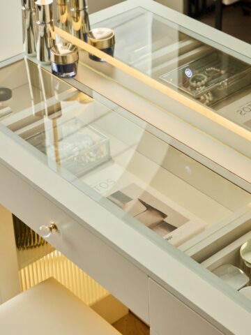 קומודה ומראה דגם אורן