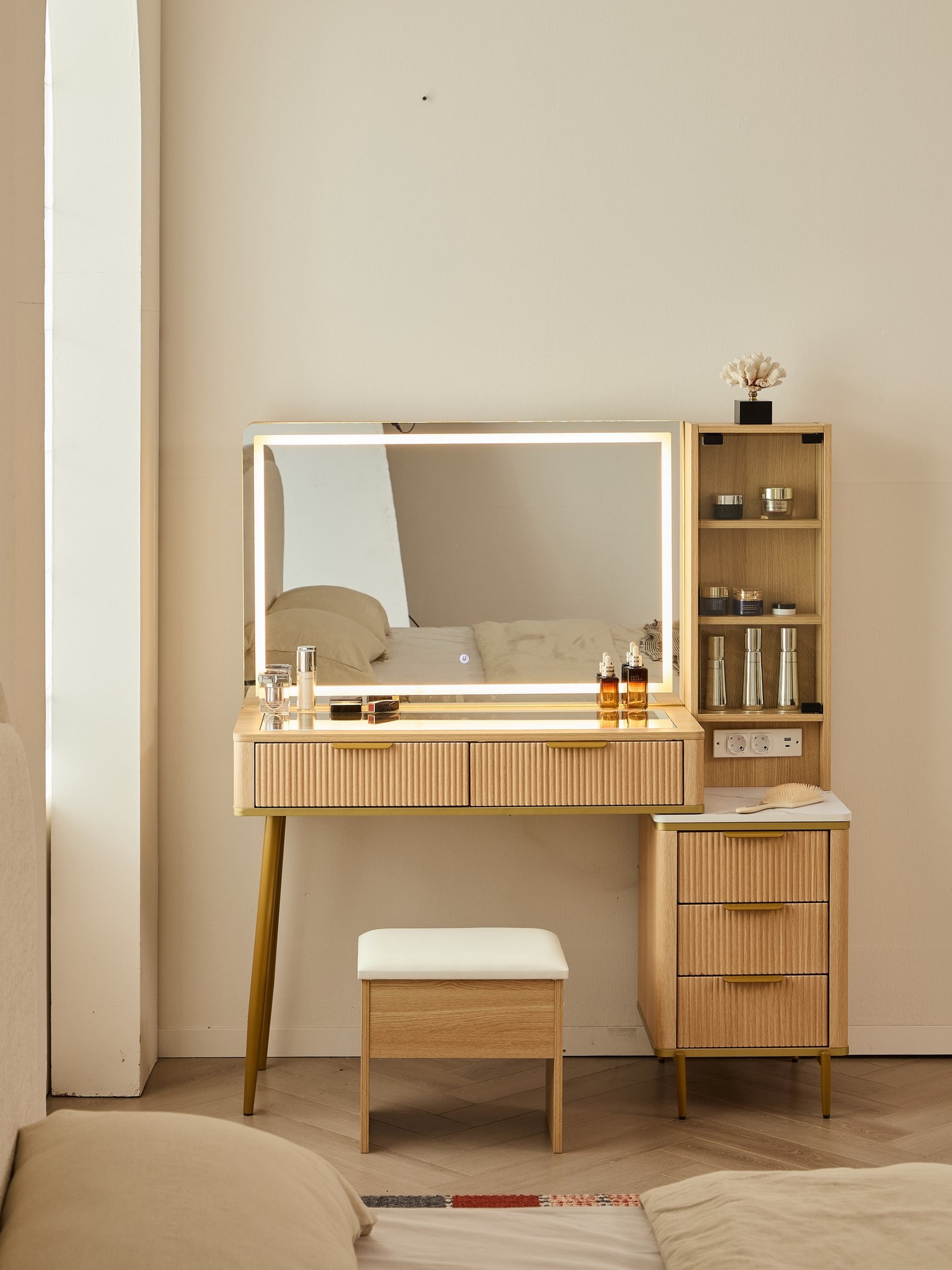 קומודה ומראה דגם ויקטוריה