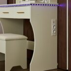 קומודה ומראה דגם ליצ'י