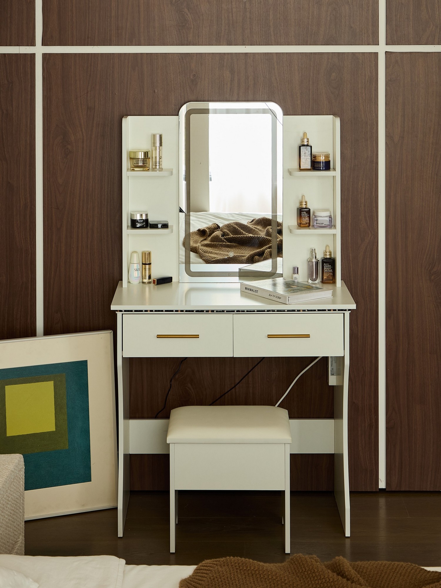 קומודה ומראה דגם ליצ'י