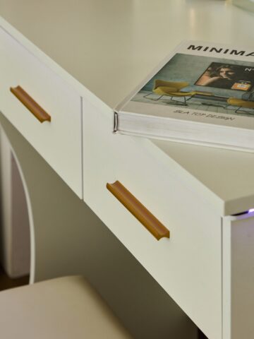 קומודה ומראה דגם ליצ'י