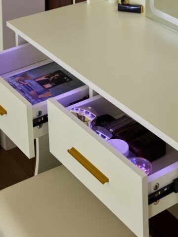 קומודה ומראה דגם ליצ'י