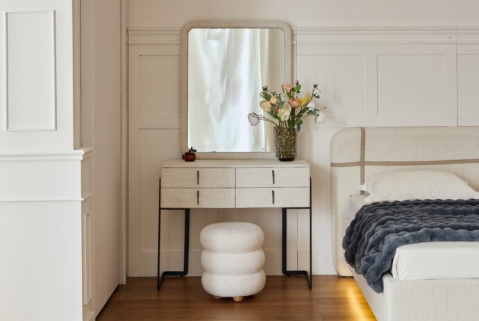 קומודה ומראה דגם סימפל שמנת