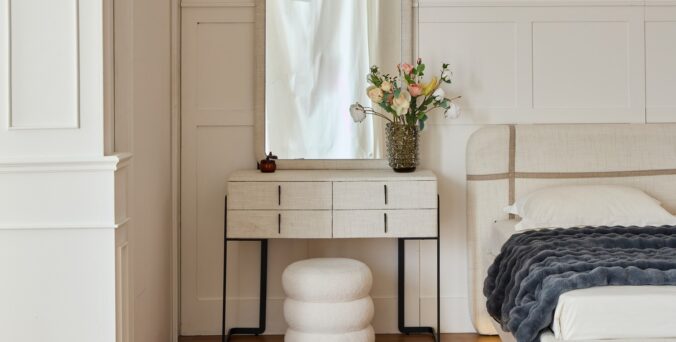 קומודה ומראה דגם סימפל שמנת