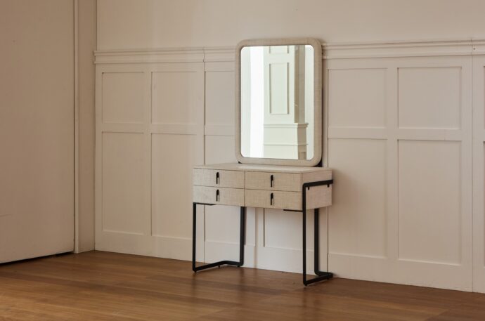 קומודה ומראה דגם סימפל שמנת