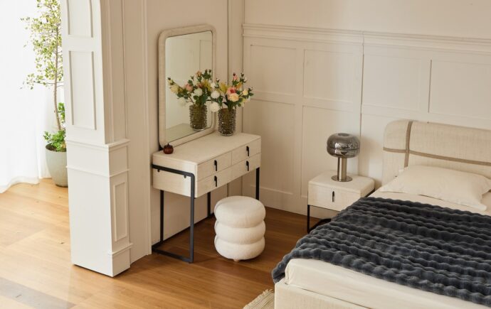 קומודה ומראה דגם סימפל שמנת