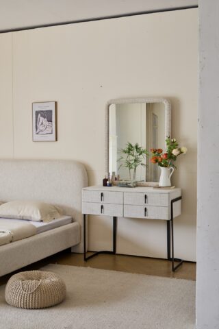 קומודה ומראה דגם פראג בגוון שמנת