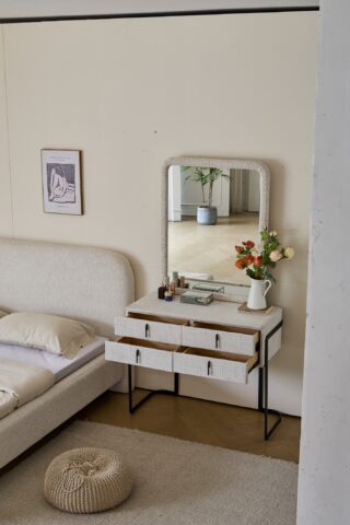 קומודה ומראה דגם פראג בגוון שמנת