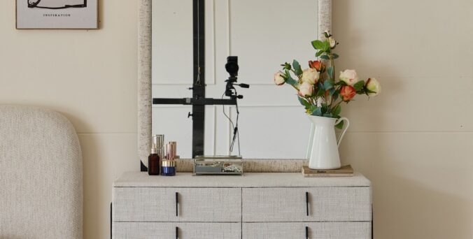 קומודה ומראה דגם פראג בגוון שמנת