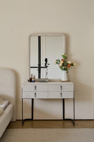 קומודה ומראה דגם פראג בגוון שמנת