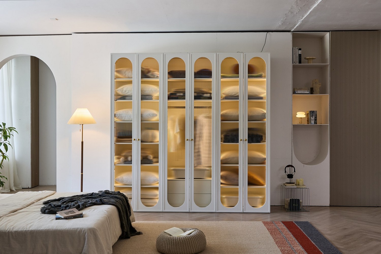 ארון דגם אגם 6 דלתות בגוון שמנת + תאורה