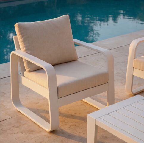 פינת חוץ דגם 'סינגפור' בגוון שמנת