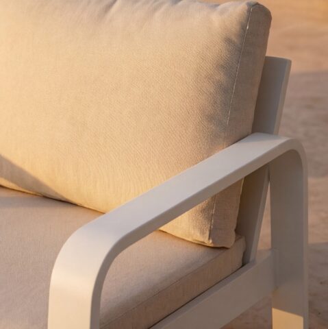 פינת חוץ דגם 'סינגפור' בגוון שמנת