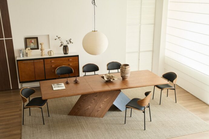 שולחן דגם 'כפיר' בגוון אגוז