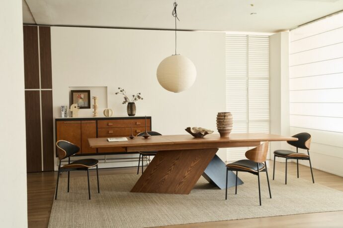 שולחן דגם 'כפיר' בגוון אגוז