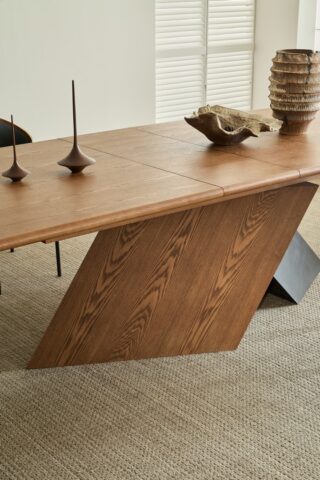 שולחן דגם 'כפיר' בגוון אגוז