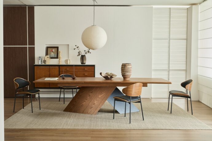 שולחן דגם 'כפיר' בגוון אגוז