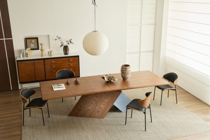 שולחן דגם 'כפיר' בגוון אגוז