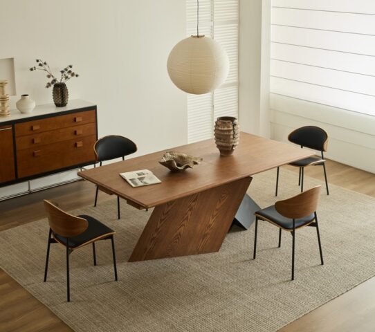 שולחן דגם 'כפיר' בגוון אגוז