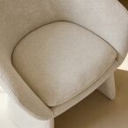 כיסא דגם שני בגוון שמנת