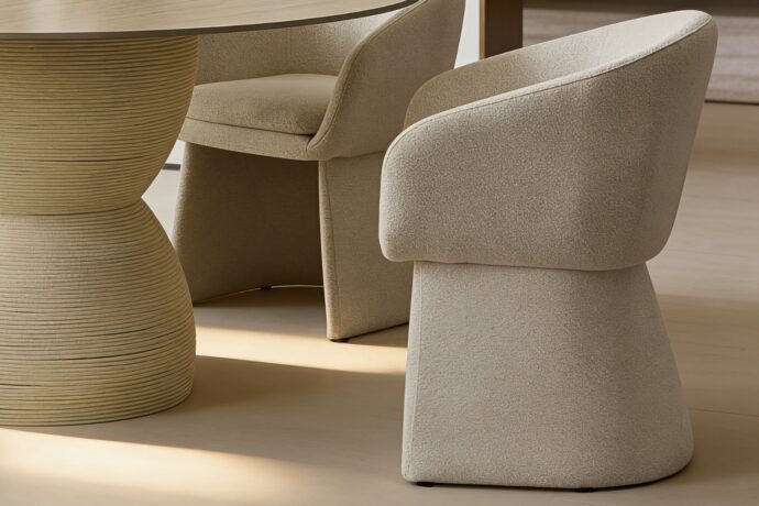 כיסא דגם שני בגוון שמנת