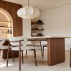 שולחן דגם 'ארז' בגוון אגוז + שמנת