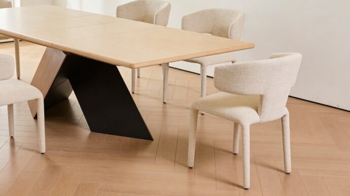 שולחן דגם 'כפיר' בגוון אגוז + שמנת