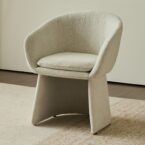 כיסא דגם שני בגוון שמנת