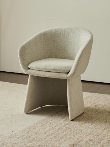 כיסא דגם שני בגוון שמנת