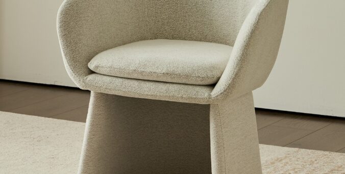 כיסא דגם שני בגוון שמנת